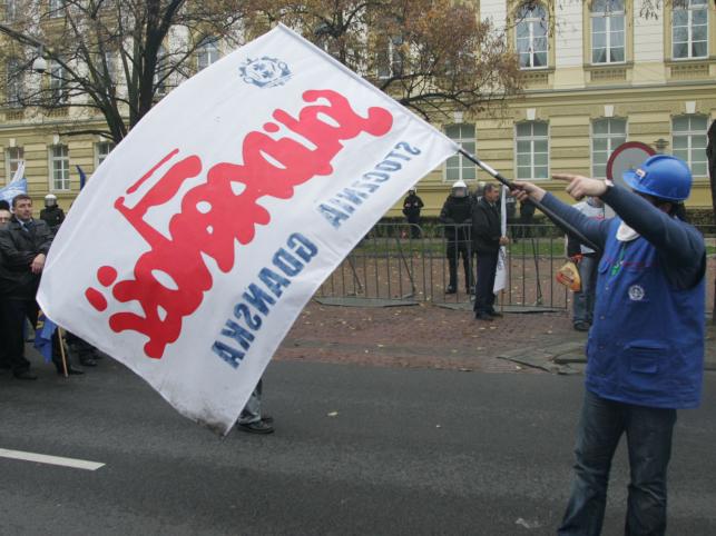 "Solidarność": Mniejsze podatki radą na kryzys