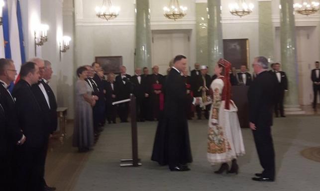 Co prezydent robi w sutannie? Zagadkowe zdjęcie Andrzeja Dudy