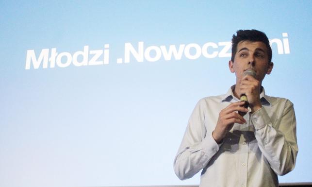 Szef młodzieżówki Nowoczesnej odchodzi z partii.