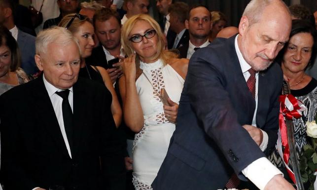 Powrót Macierewicza do MON? Były minister dostał specjalne zadanie od szefa PiS