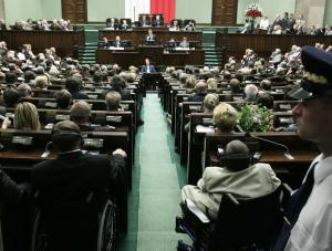 PO walczy z kryzysem ustawami