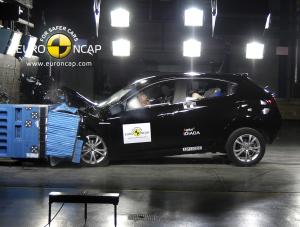 Jak wynika zestawienia przygotowanego przez Euro NCAP najbezpieczniejszym samochodem jeśli chodzi o ochronę pasażerów jest alfa romeo giulietta - auto gwarantuje aż 97-procentowy poziom ochrony osób dorosłych