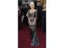 Helen Mirren jak zawsze niezawodna, tym razem w dostojnej sukni w popielatym kolorze