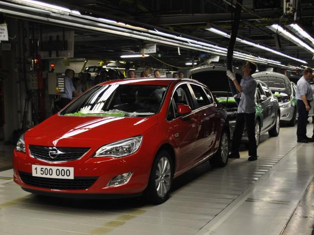 Z taśmy produkcyjnej zakładu General Motors Manufacturing Poland w Gliwicach zjechał półtoramilionowy samochód - model Astra IV ecoFLEX w kolorze czerwonym power red, z turbodieslem o pojemności 1.3