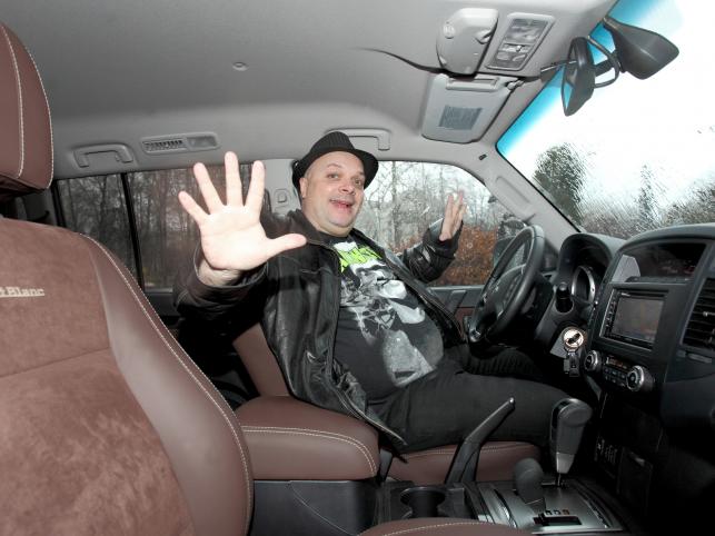 Krzysztof Skiba z zespołu "Big Cyc" i jego nowe mitsubishi pajero