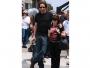 Hank Moody z "Californication". Hedonista zaliczający co noc inną kobietę to niekoniecznie przykład pozytywnego bohatera. Za co więc kochamy Hanka?