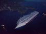 Dramat statku wycieczkowego rozegrał się późnym wieczorem w piątek. „Costa Concordia”, na pokładzie której znajdowało się ponad 4200 osób, uderzyła w podmorskie skały i osiadła na mieliźnie na boku, nabierając wody