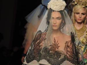 Pokaz kolekcji haute couture wiosna 2012 Jeana Paula Gaultiera.
