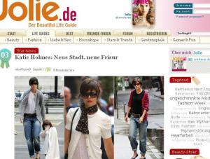 Powyciągane koszulki, za duże swetry , opadające spodnie, jakby ściągnięte z męża - to nowy styl Katie Holmes