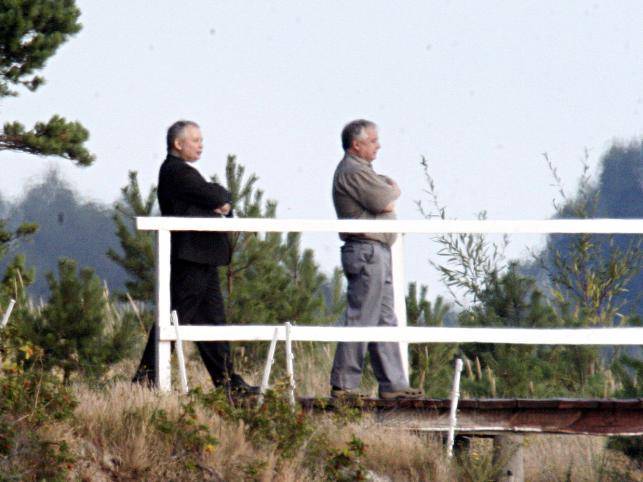 Kaczyńscy zaszyli się na Helu