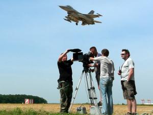 Armia wynajęła F-16. Do reklamy