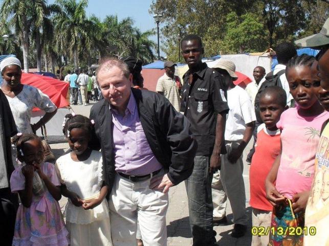 Tak poseł Iwiński pomagał na Haiti