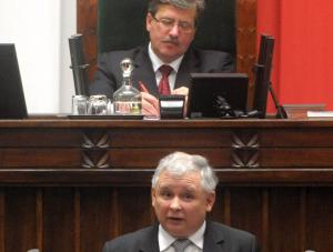 Kaczyński: Komorowski opleciony grubą pajęczyną podejrzeń