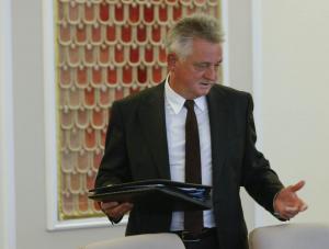 Minister skapitulował i nie grozi dymisją
