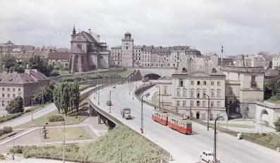 Zobacz jak wyglądała Warszawa lat. 50. i 60. "Trakt. Fotografie Zbyszka Siemaszki"