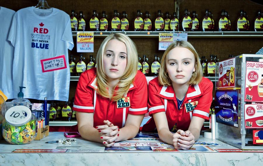 Lily-Rose Depp i Harley Quinn Smith w filmie "Yoga Hosers"