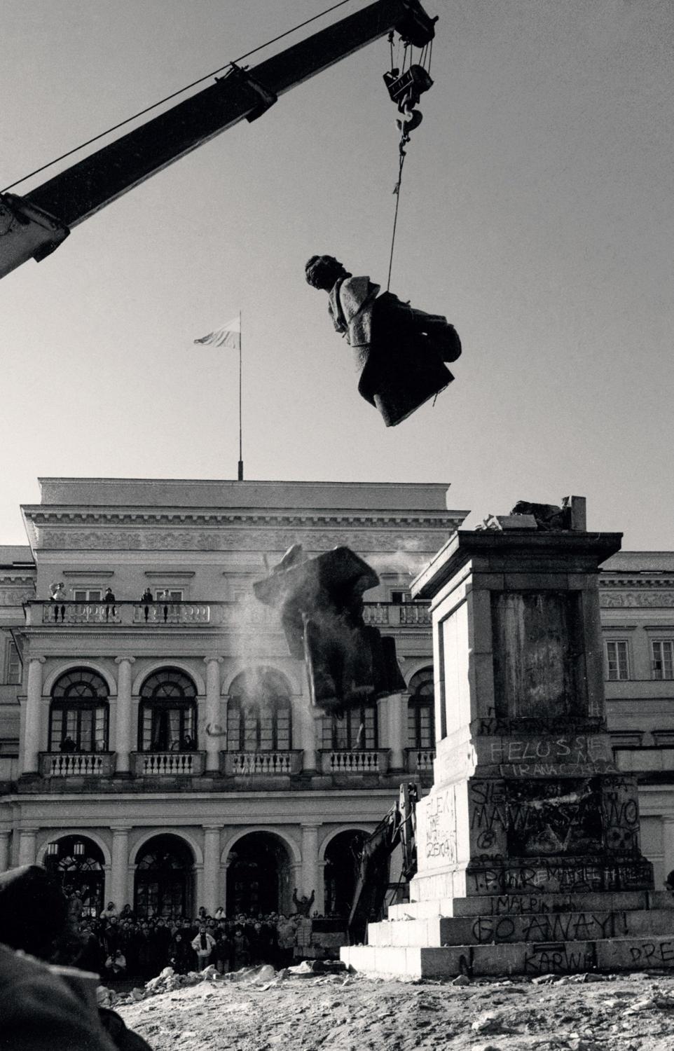 "Warszawa lata 80." - wydawnictwo BOSZ i Narodowe Archiwum Cyfrowe