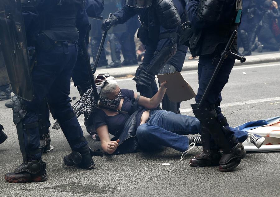 Demonstracja związkowców przeciwko rządowej reformie prawa pracy