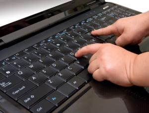 Czego szukają dzieci w sieci? Pornografii