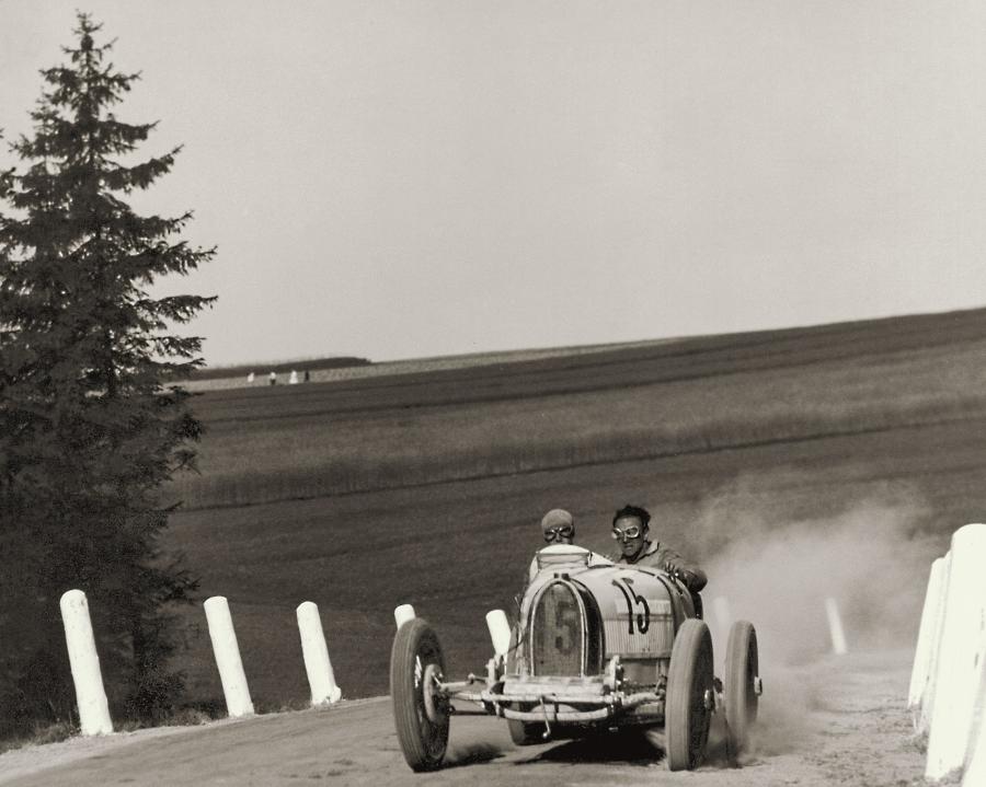 Tak motoryzowano II Rzeczpospolitą. Najlepsze FOTOGRAFIE z Narodowego Archiwum Cyfrowego